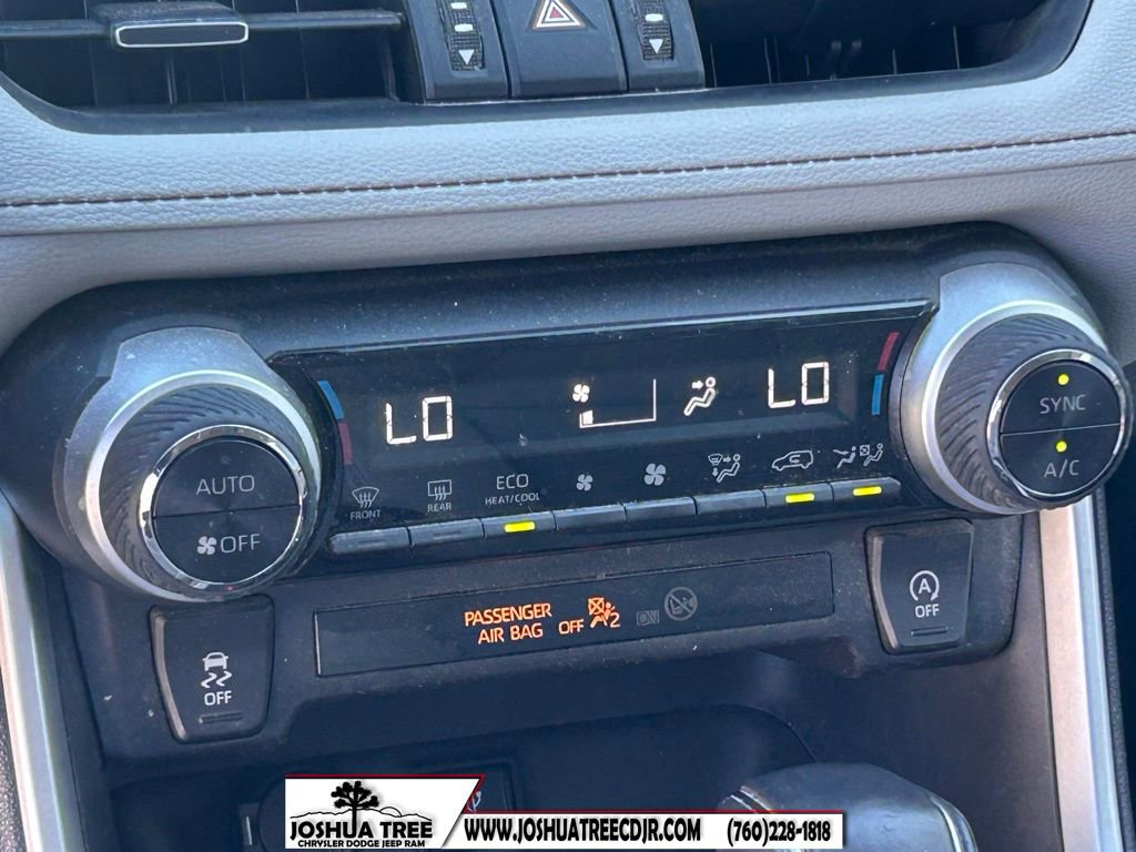 Used 2021 Toyota RAV4 XLE Premium image 18