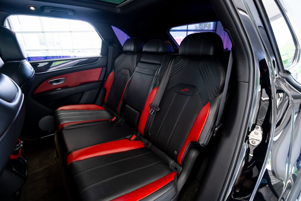 Used 2022 Bentley Bentayga AWD/4WD image 49