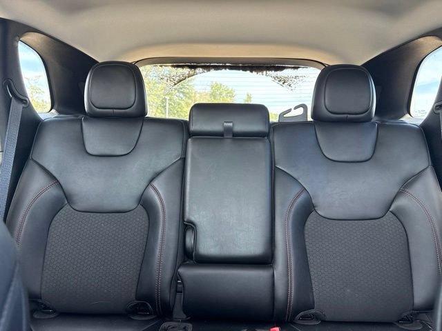 Used 2022 Jeep Cherokee Trailhawk w/ Comfort/Convenience Group AWD/4WD image 14