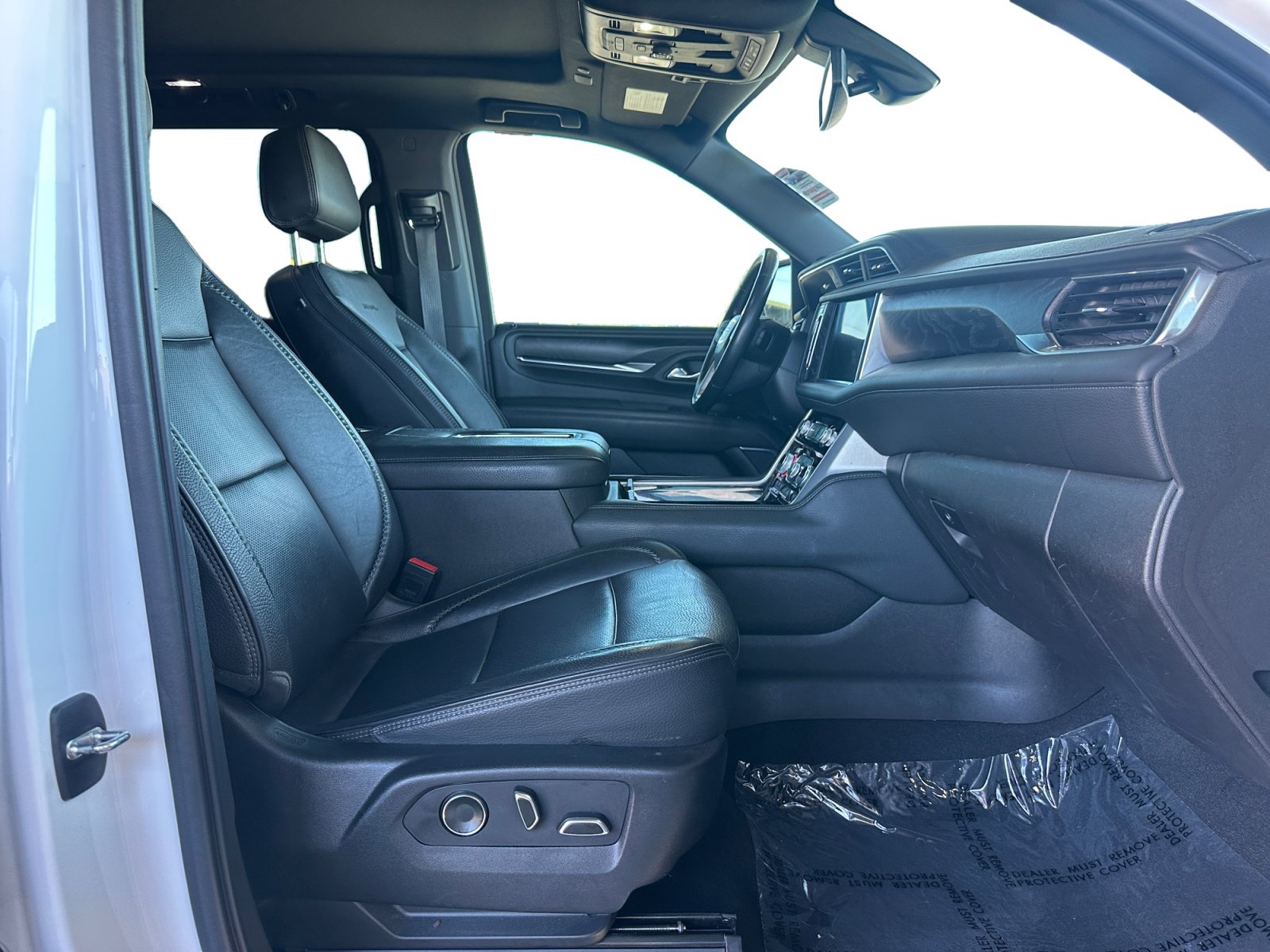 Used 2021 GMC Yukon XL Denali AWD/4WD image 15