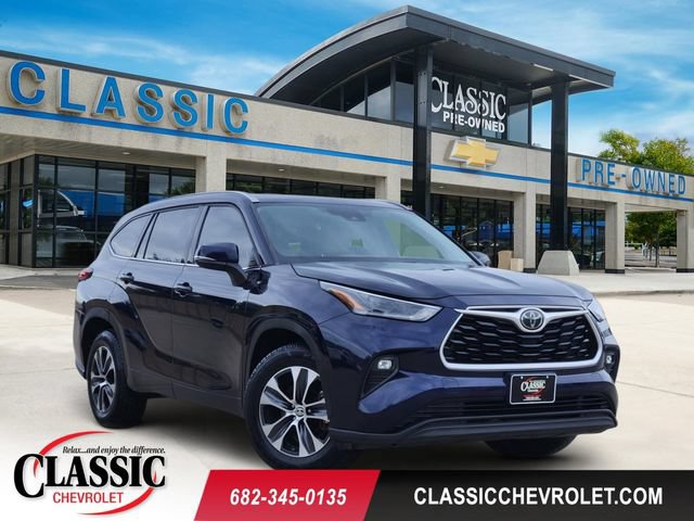 Used 2021 Toyota Highlander XLE FWD image 1