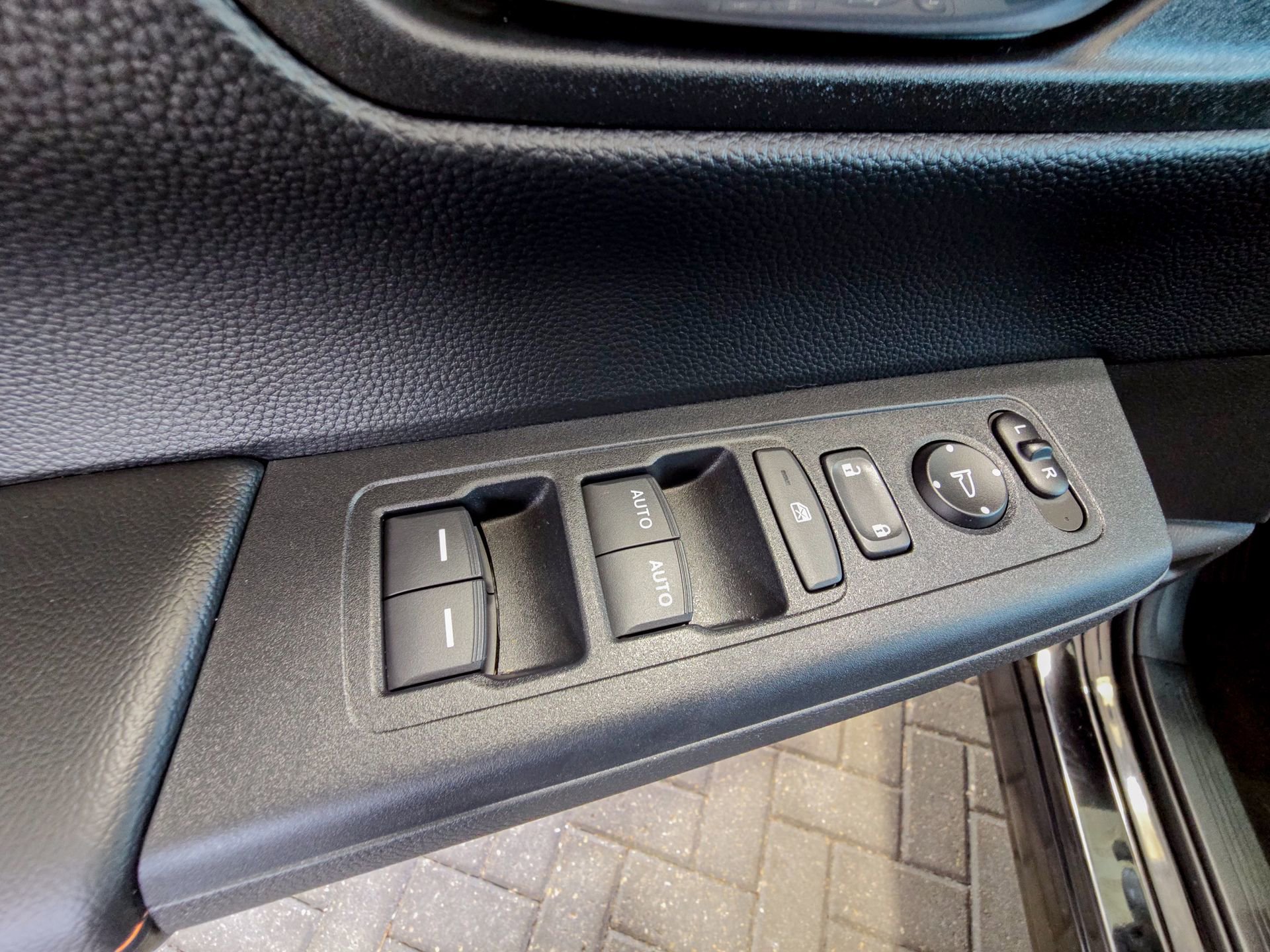 Used 2025 Honda CR-V Sport image 11