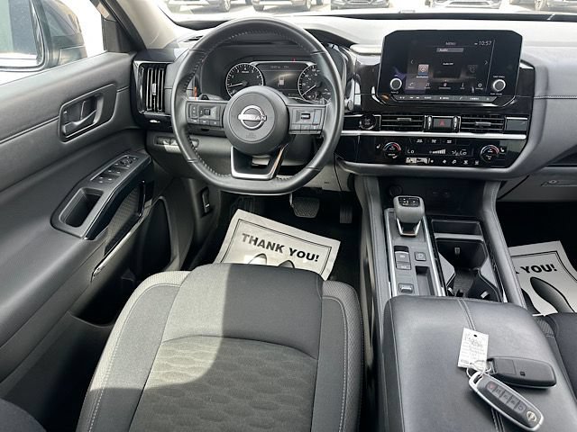 Used 2025 Nissan Pathfinder SV FWD image 20