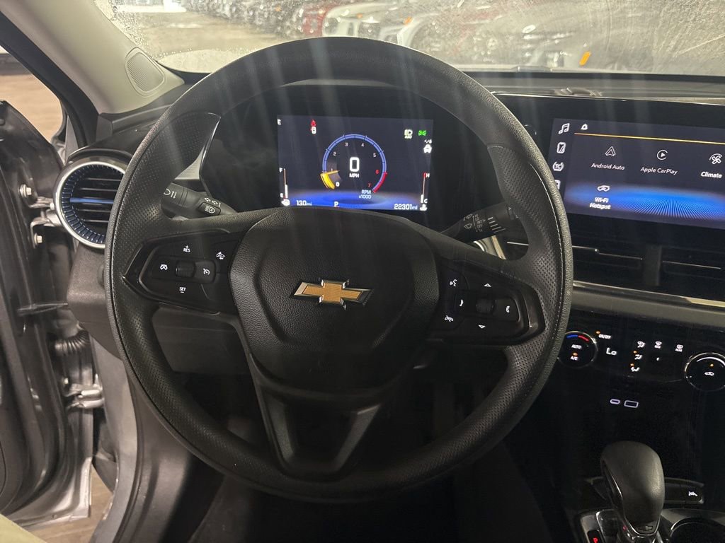 Used 2025 Chevrolet Trax LT FWD image 20