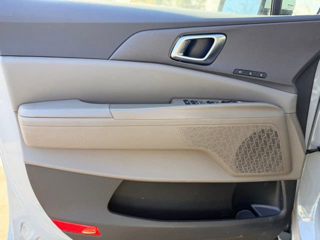 Used 2025 Kia Carnival EX image 20