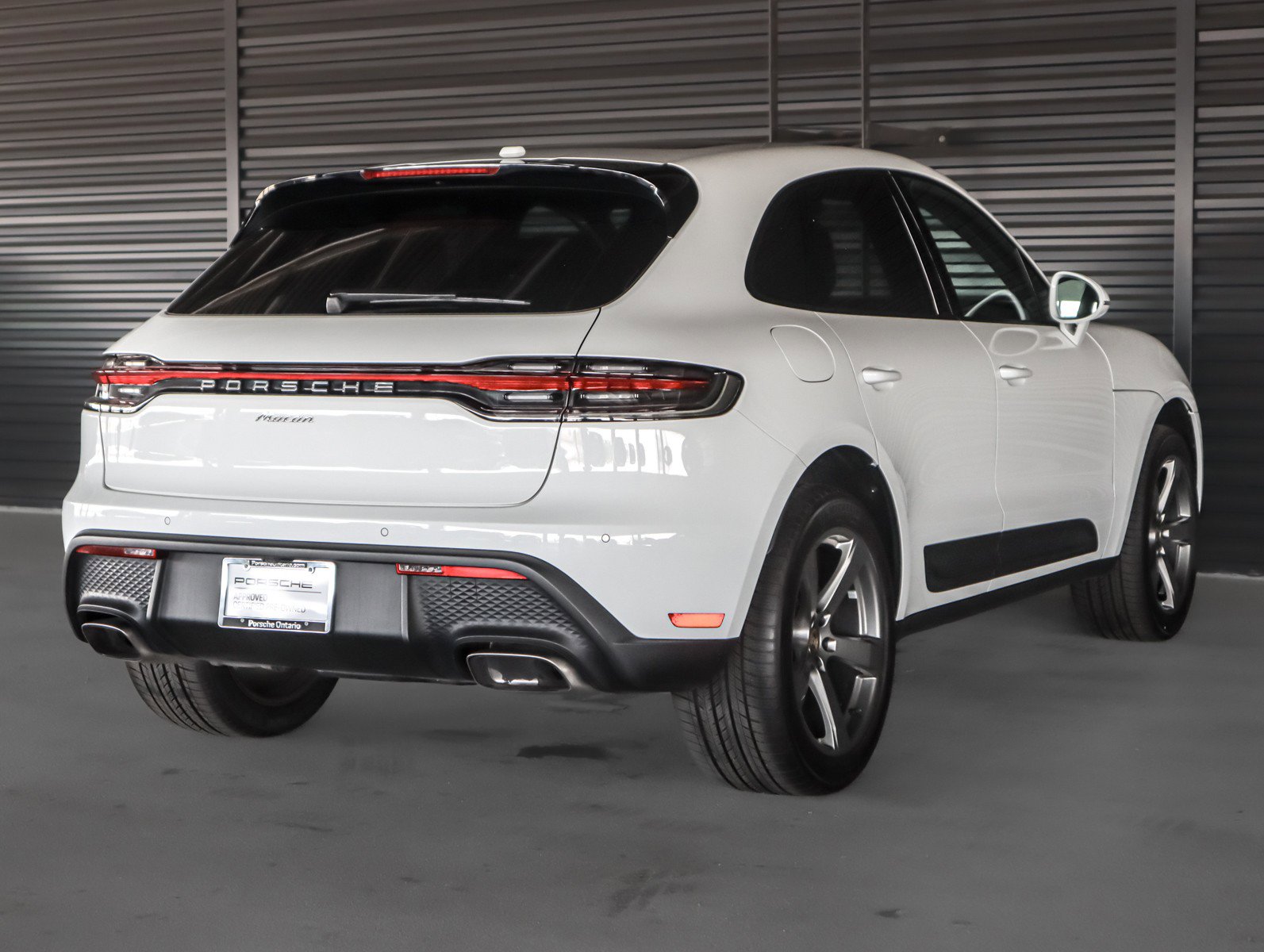 Used 2023 Porsche Macan AWD/4WD image 10