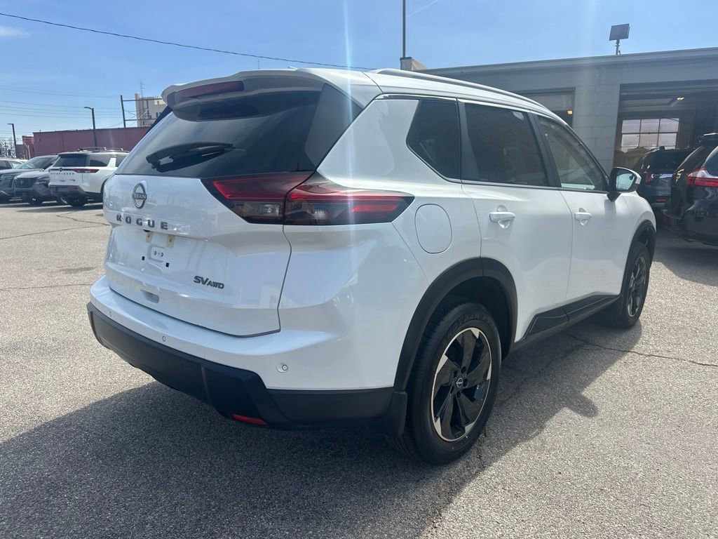 Used 2024 Nissan Rogue SV w/ SV Premium Package image 5