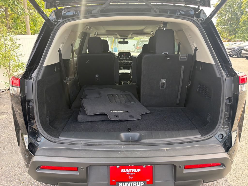 Certified 2025 Nissan Pathfinder SV w/ SV Premium Package FWD image 28