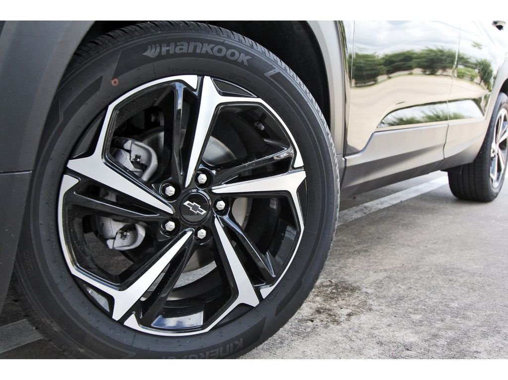 Used 2023 Chevrolet TrailBlazer RS w/ Convenience Package FWD image 28