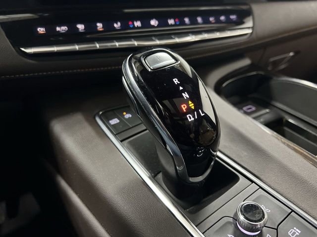 Certified 2022 Cadillac Escalade ESV Premium Luxury w/ Performance Package AWD/4WD image 16