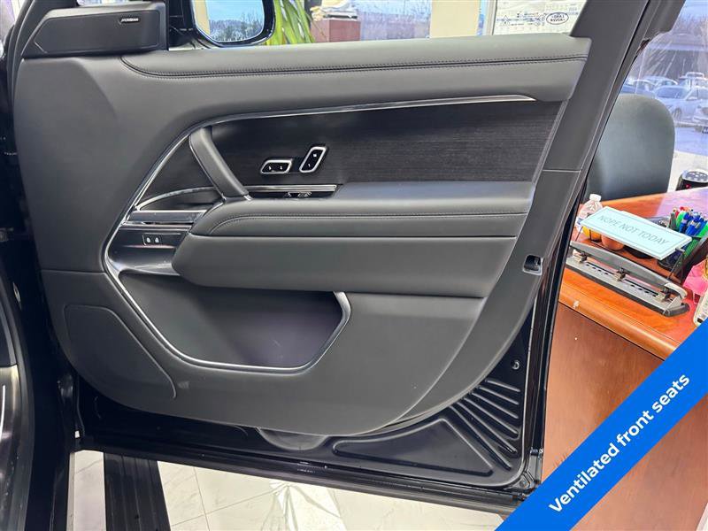 Used 2025 Land Rover Range Rover SE image 20