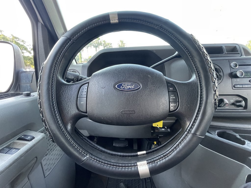 Used 2009 Ford E-350 and Econoline 350 XLT RWD image 24