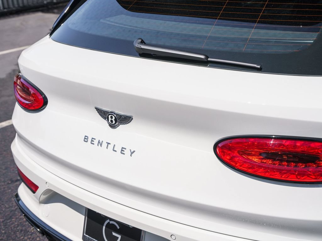Used 2025 Bentley Bentayga Extended Wheelbase AWD/4WD image 30