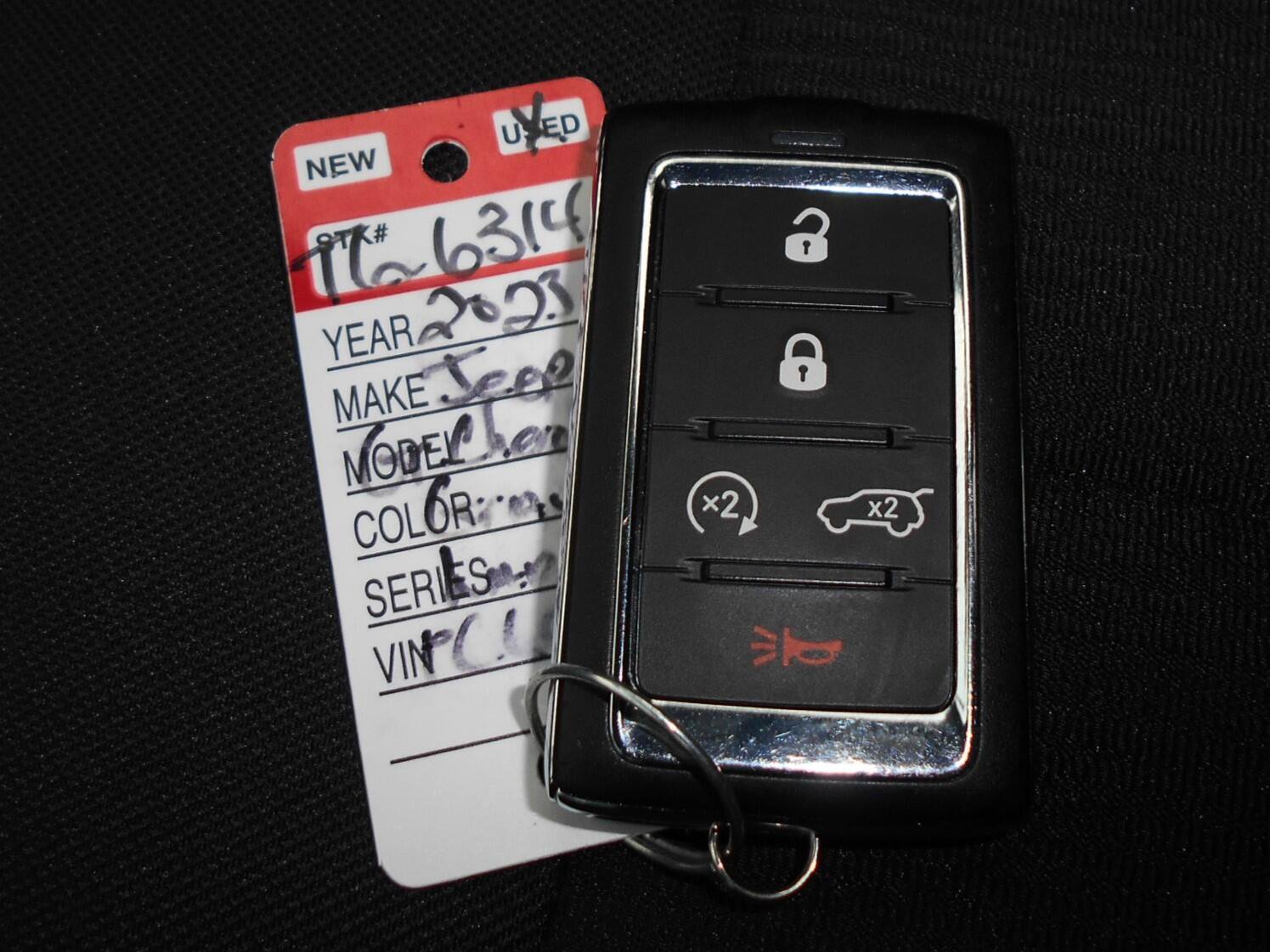 Certified 2023 Jeep Grand Cherokee Laredo w/ Luxury Tech Group I AWD/4WD image 9