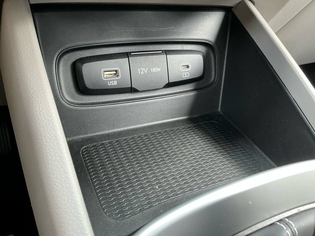 Used 2025 Hyundai Venue SEL FWD image 27