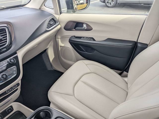 Used 2021 Chrysler Voyager Lxi image 17