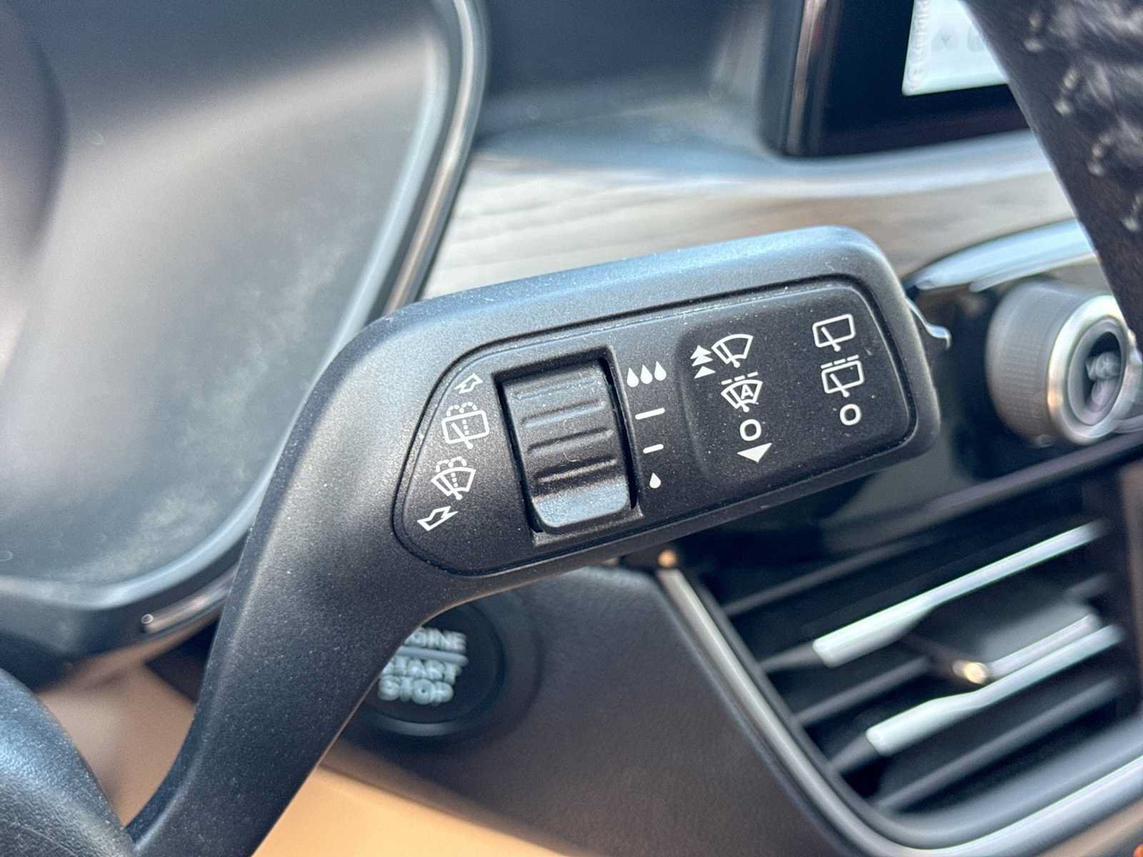 Used 2020 Ford Escape Titanium AWD/4WD image 24