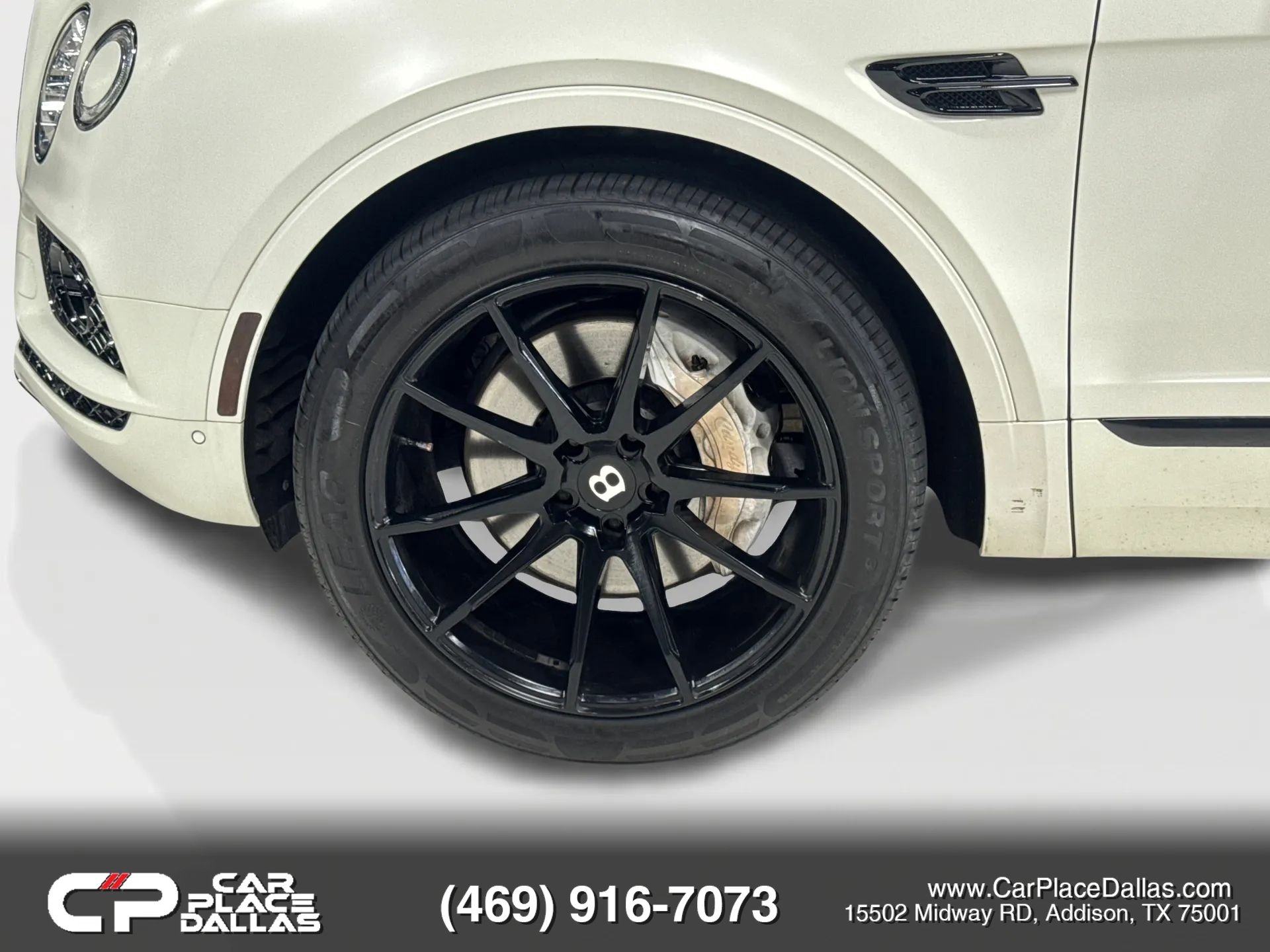 Used 2017 Bentley Bentayga AWD/4WD image 39