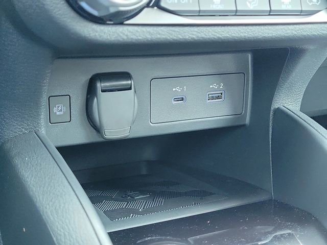 Used 2025 Nissan Versa SR w/ Trunk Package image 30