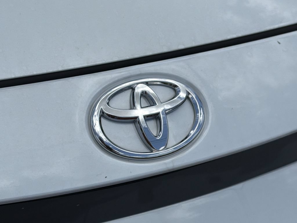 Used 2026 Toyota Corolla SE w/ SE Package FWD image 29