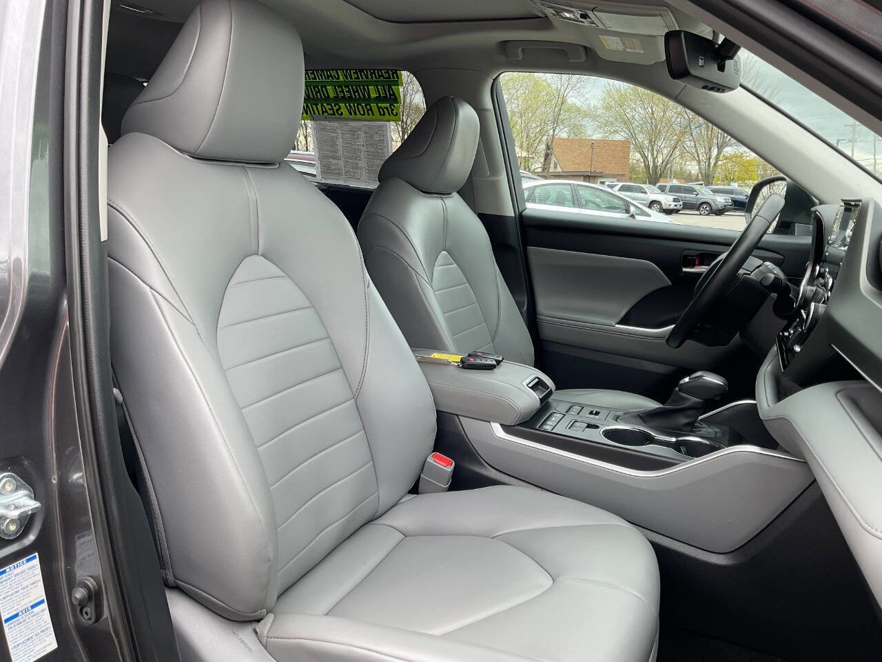 Used 2021 Toyota Highlander XLE AWD/4WD image 56