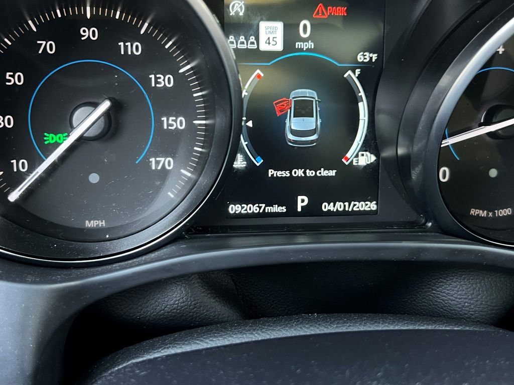 Used 2019 Jaguar F-PACE Premium image 32