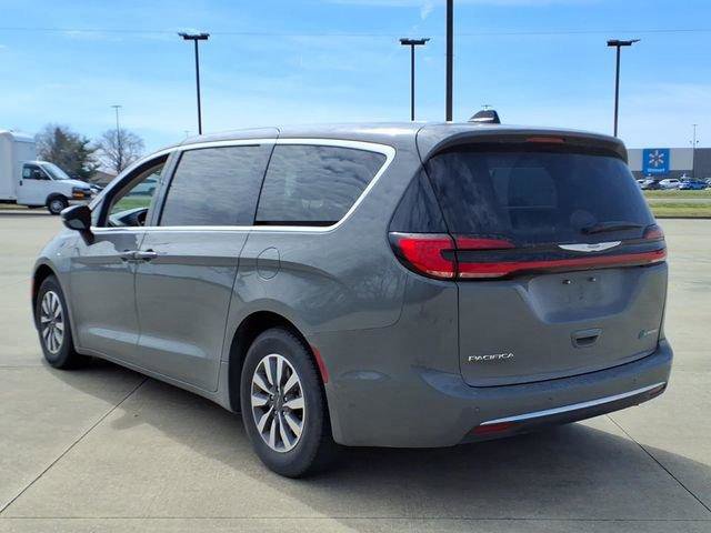 Used 2023 Chrysler Pacifica Touring-L image 3