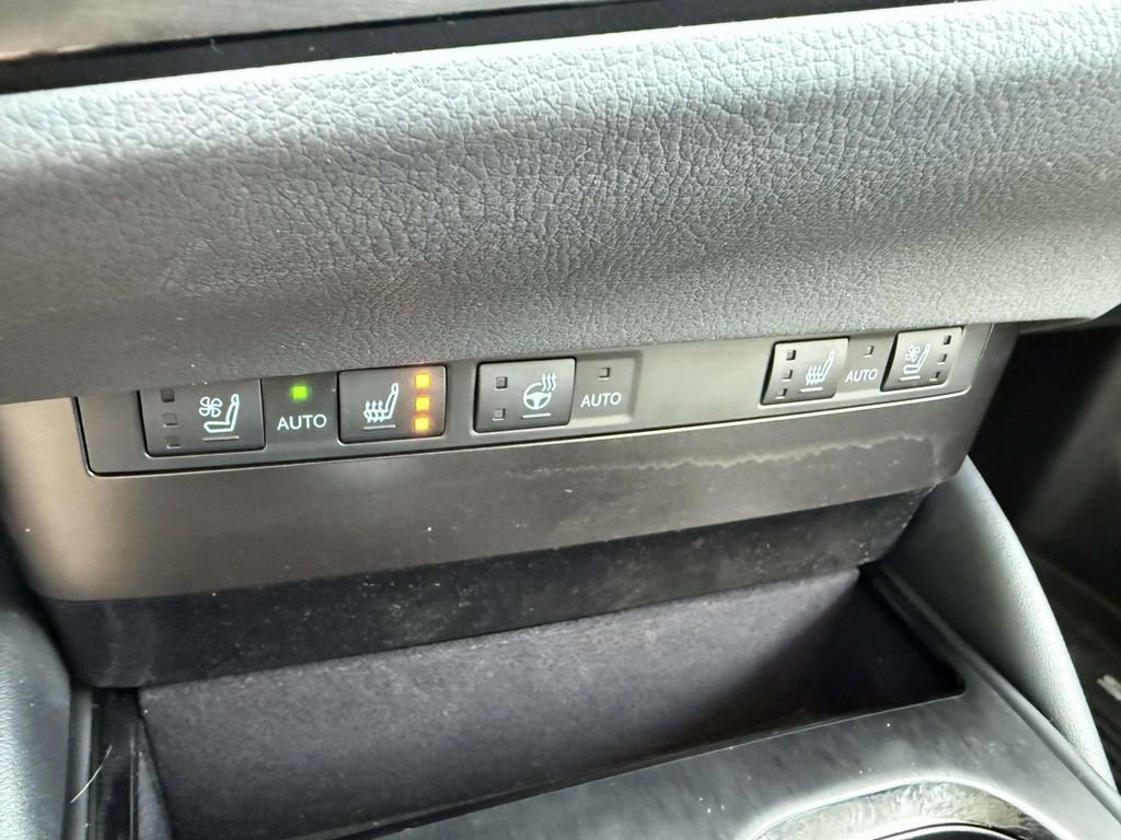 Used 2024 Lexus ES 300h w/ Premium Package image 25