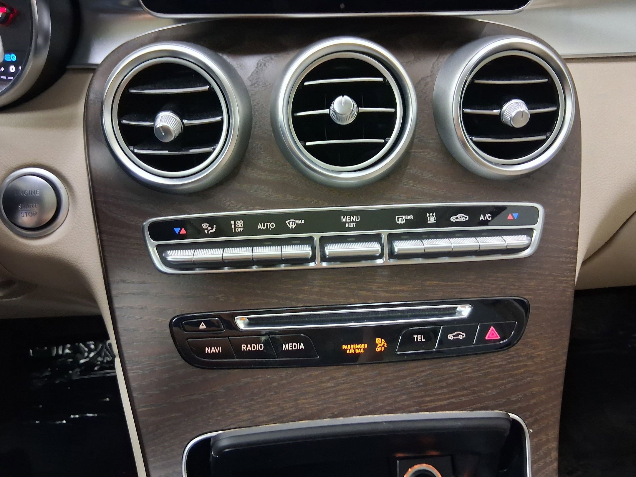 Used 2019 Mercedes-Benz GLC 350e 4MATIC image 16