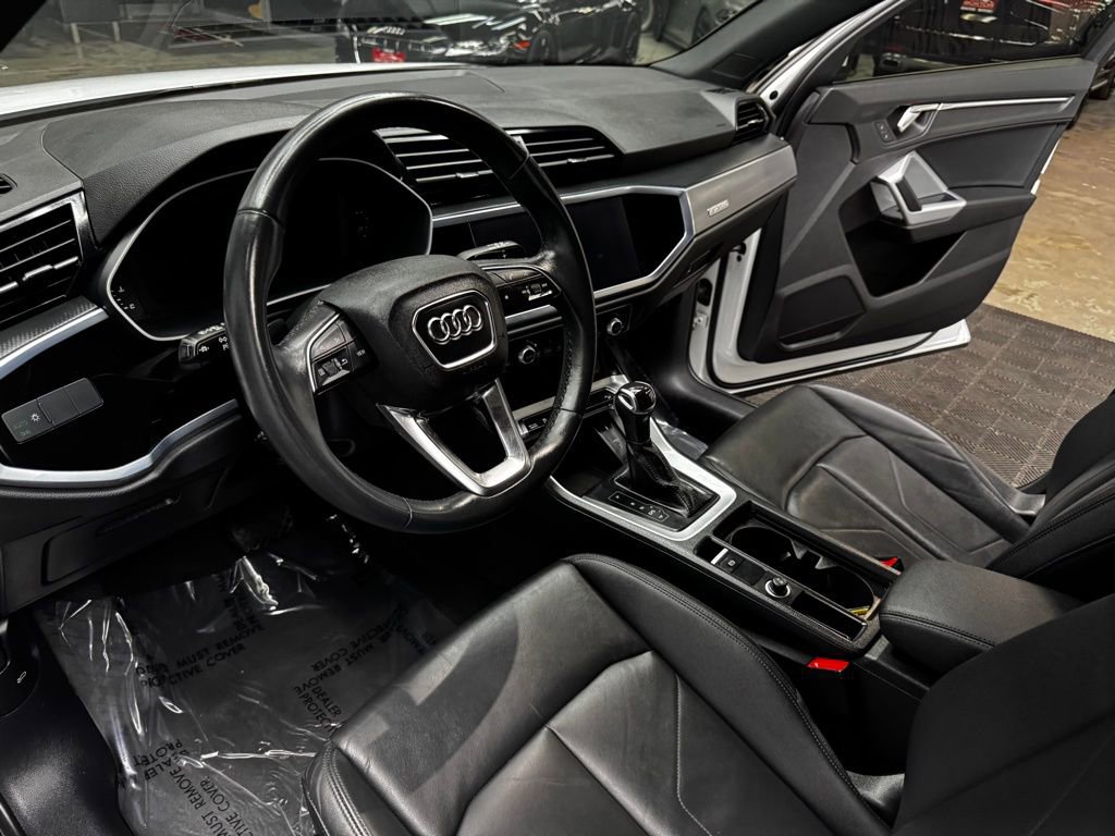 Used 2022 Audi Q3 2.0T Premium w/ Convenience Package AWD/4WD image 31