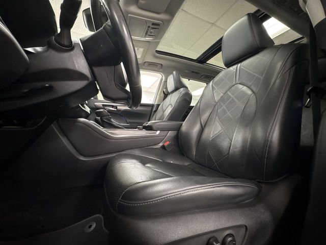 Used 2021 Toyota Highlander Platinum image 2