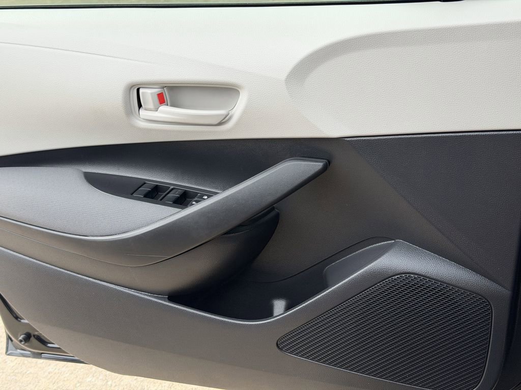 Used 2025 Toyota Corolla LE FWD image 25