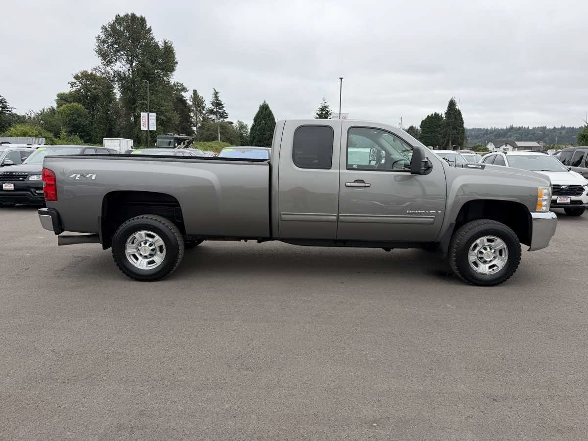 Used 2009 Chevrolet Silverado 3500 W/T AWD/4WD image 9