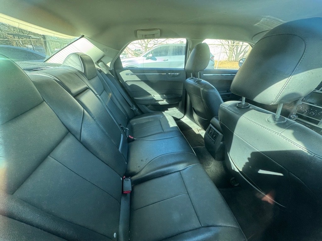 Used 2010 Chrysler 300 Touring image 4