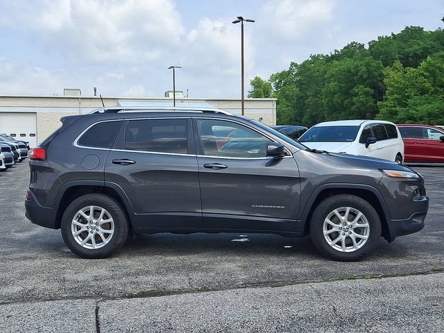 Used 2016 Jeep Cherokee Latitude w/ Safety/Convenience Group AWD/4WD image 12