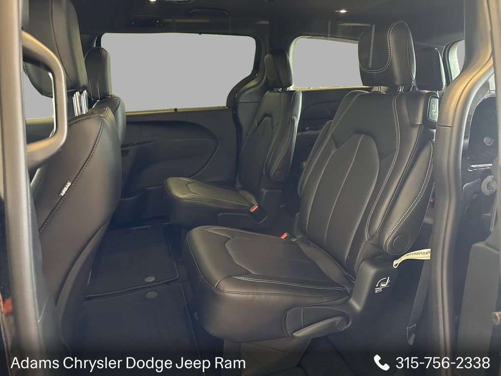 New 2027 Chrysler Pacifica Select AWD/4WD image 9