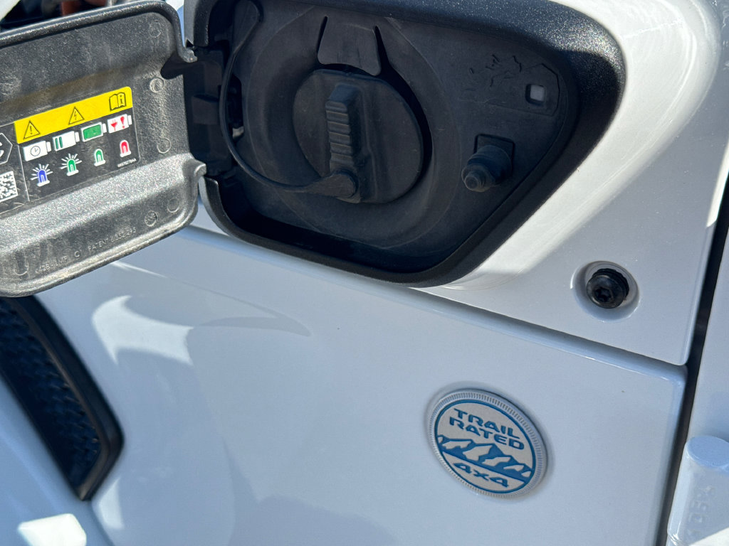 Used 2023 Jeep Wrangler Unlimited Sahara AWD/4WD image 9