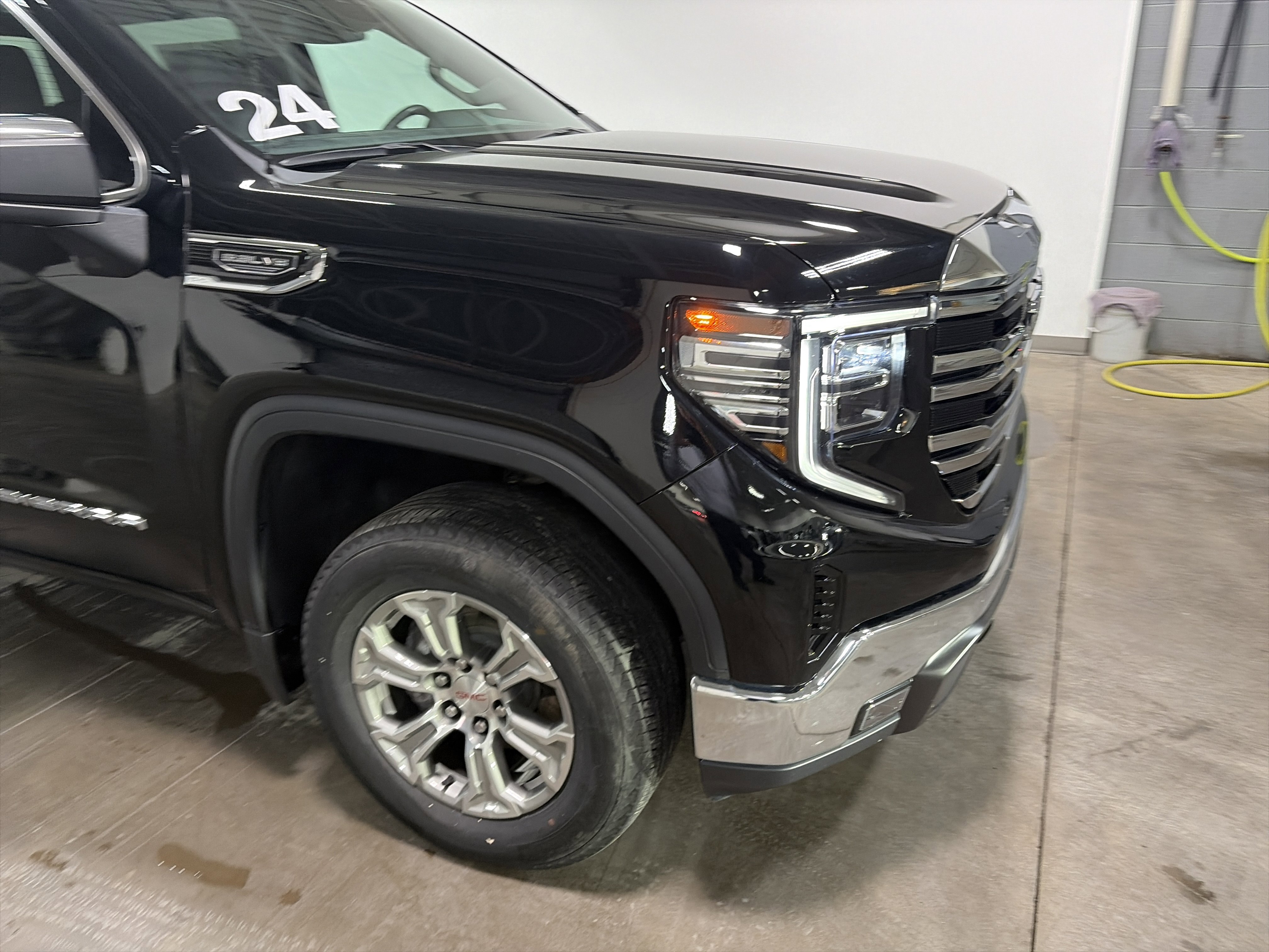 Used 2024 GMC Sierra 1500 SLT image 36