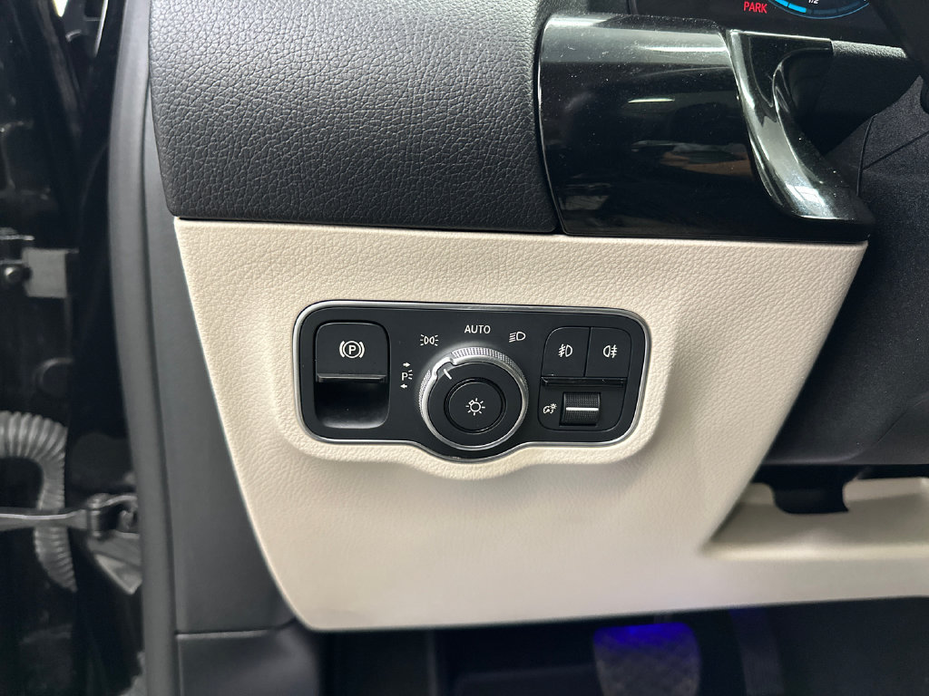 Used 2023 Mercedes-Benz GLA 250 4MATIC w/ Premium Package image 34