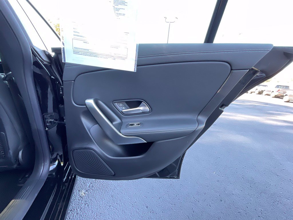 Used 2025 Mercedes-Benz CLA 250 4MATIC image 23