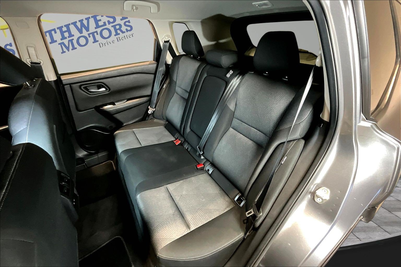 Used 2024 Nissan Rogue SV AWD/4WD image 23