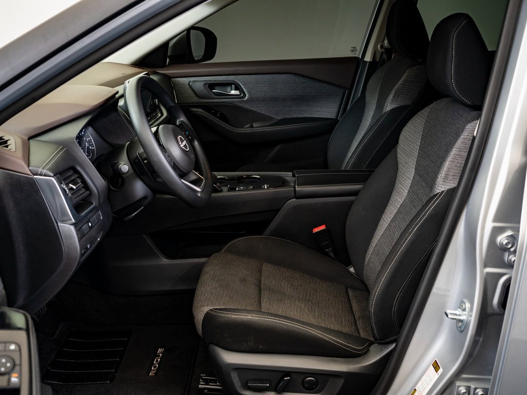 Used 2023 Nissan Rogue SV image 17