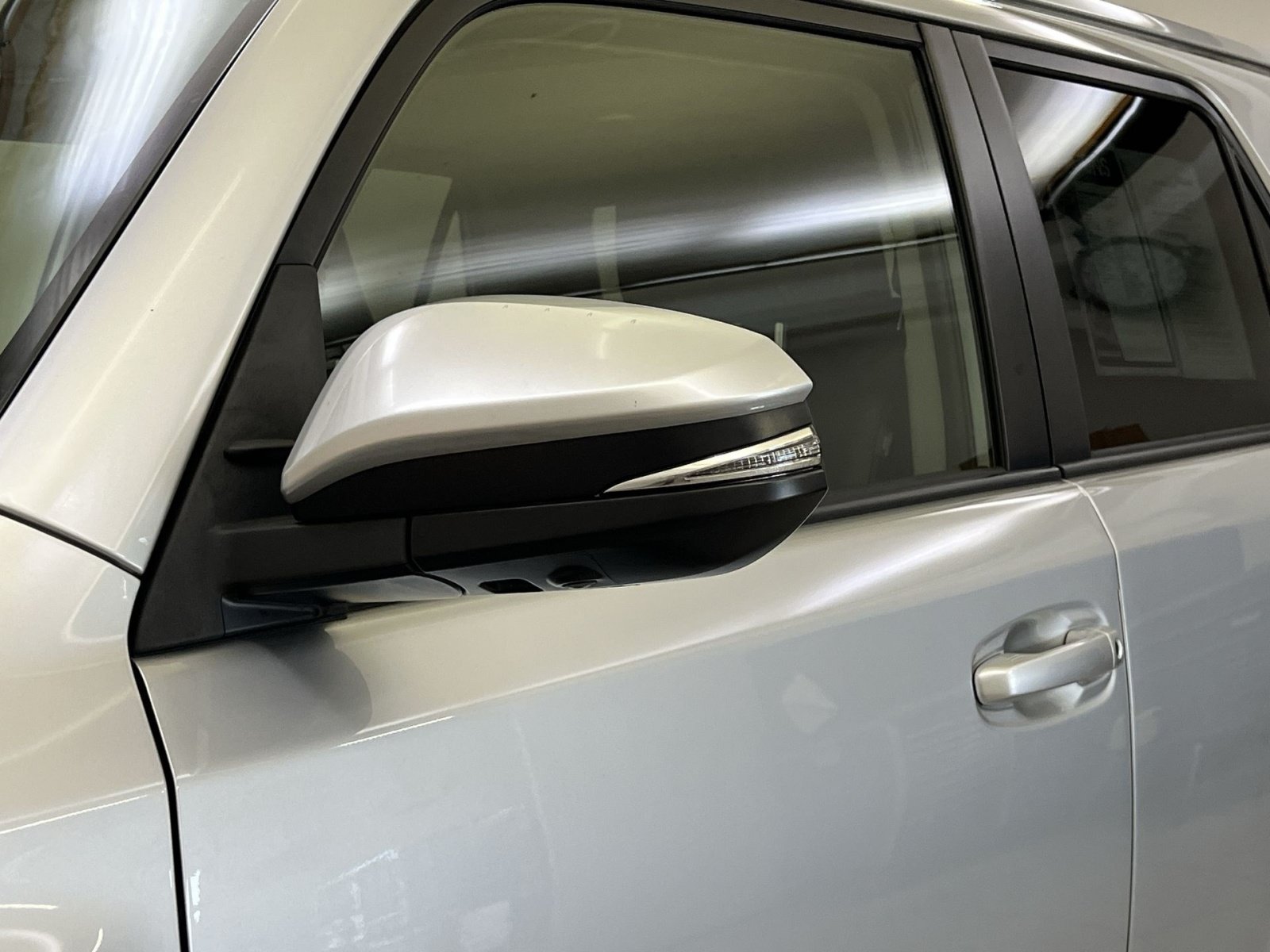 Used 2022 Toyota 4Runner SR5 Premium w/ Moonroof Package AWD/4WD image 31