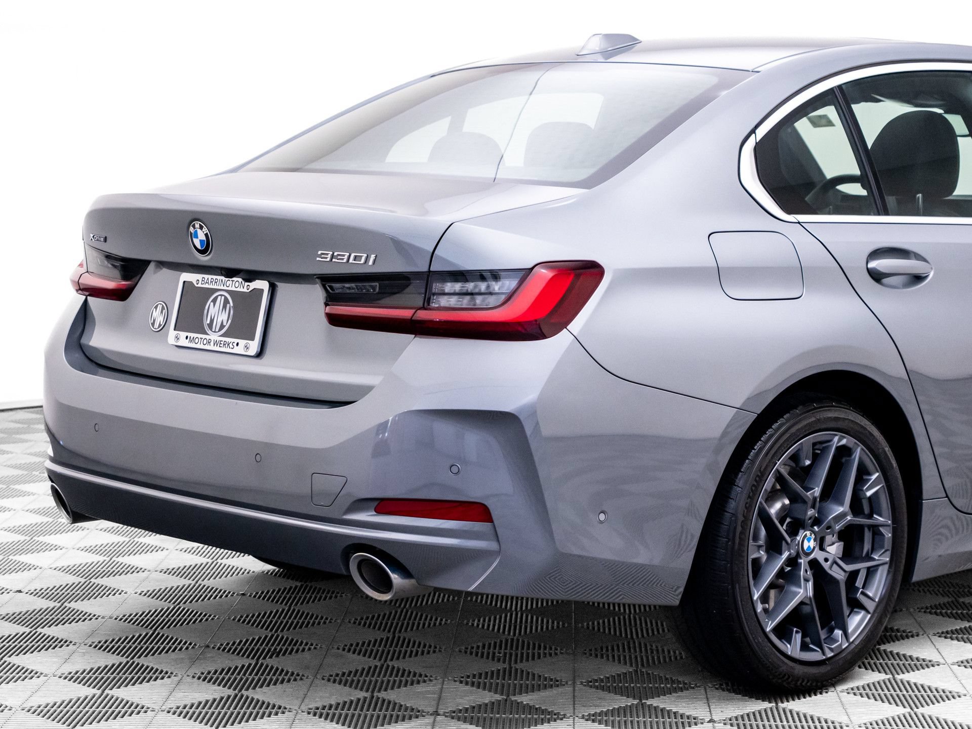 Certified 2025 BMW 330i xDrive Sedan w/ Premium Package AWD/4WD image 38