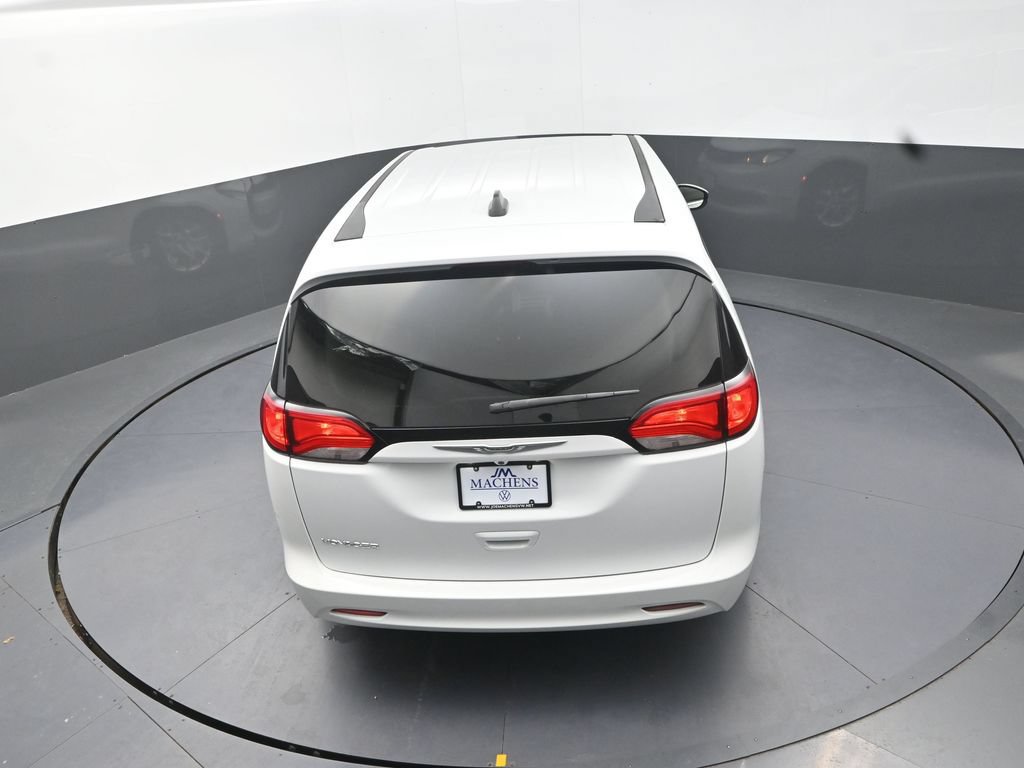 Used 2022 Chrysler Voyager LX FWD image 20