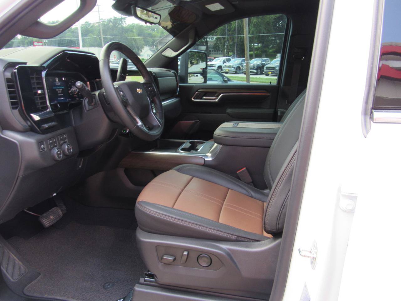 Used 2026 Chevrolet Silverado 3500 High Country w/ Technology Package AWD/4WD image 20