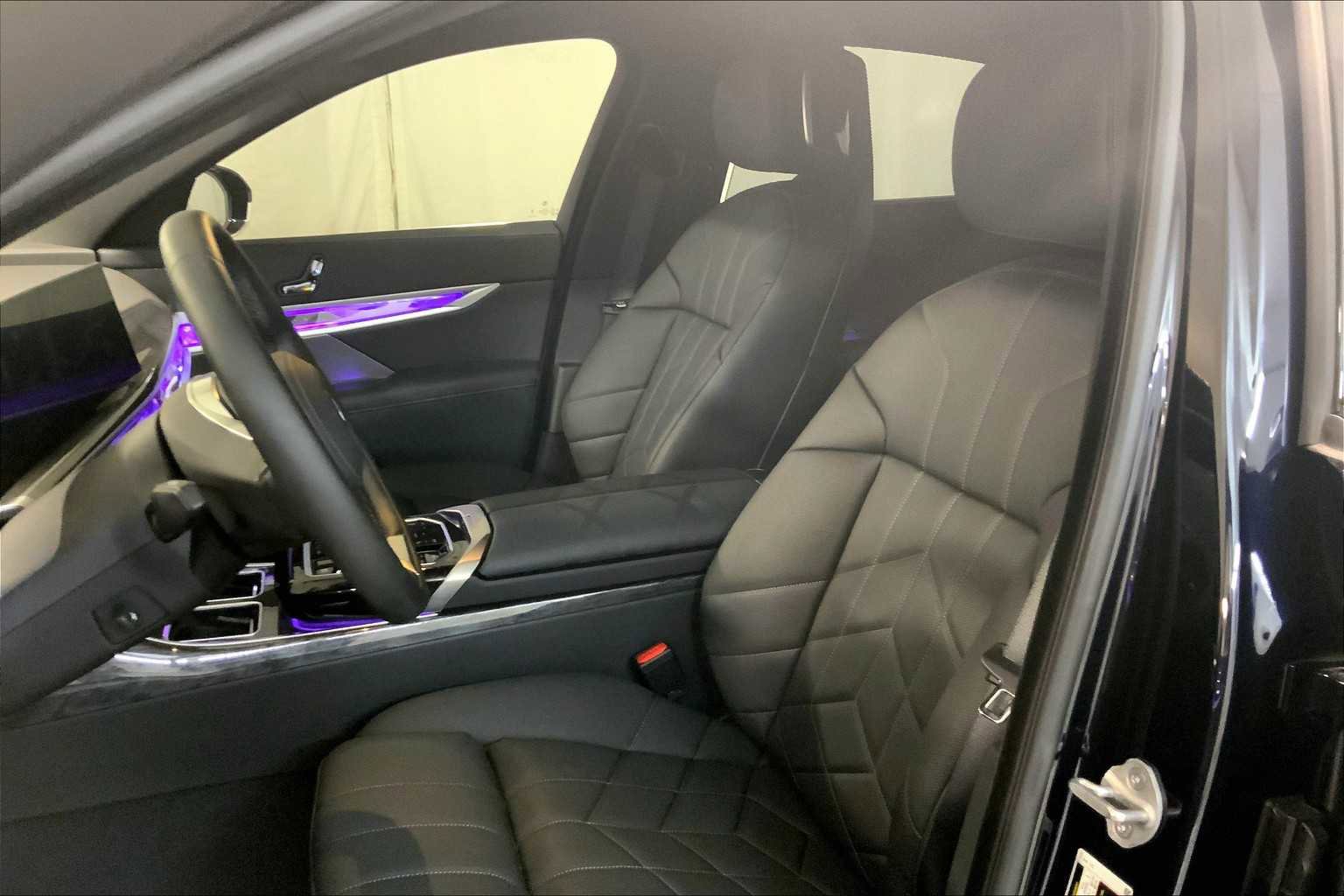 New 2025 BMW i7 xDrive60 AWD/4WD image 9