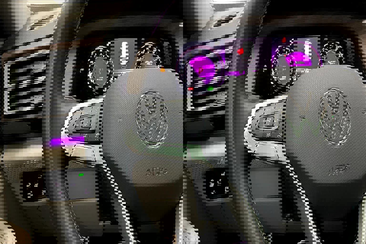 Used 2024 Volkswagen Atlas SEL Premium R-Line image 23