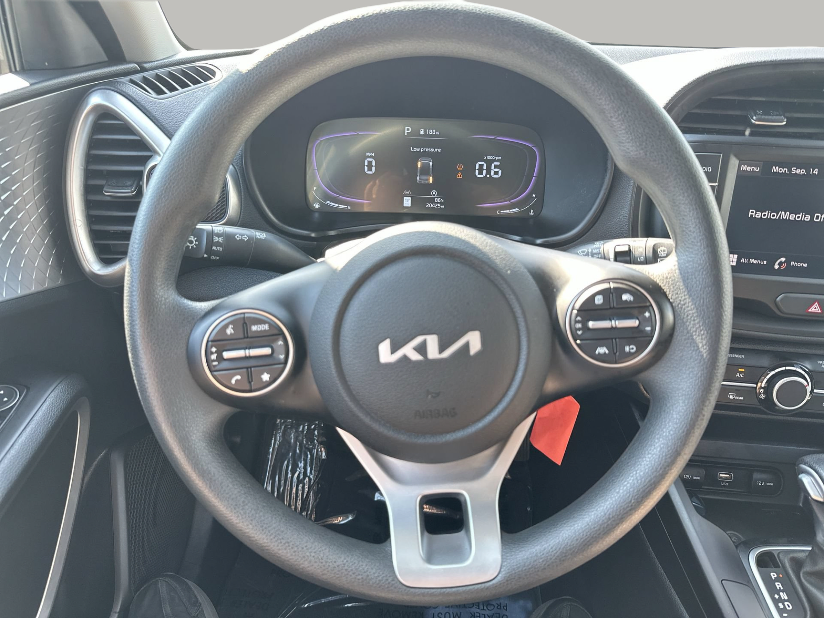 Used 2025 Kia Soul LX FWD image 11