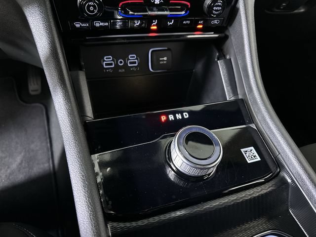 Used 2025 Jeep Grand Cherokee Laredo AWD/4WD image 16